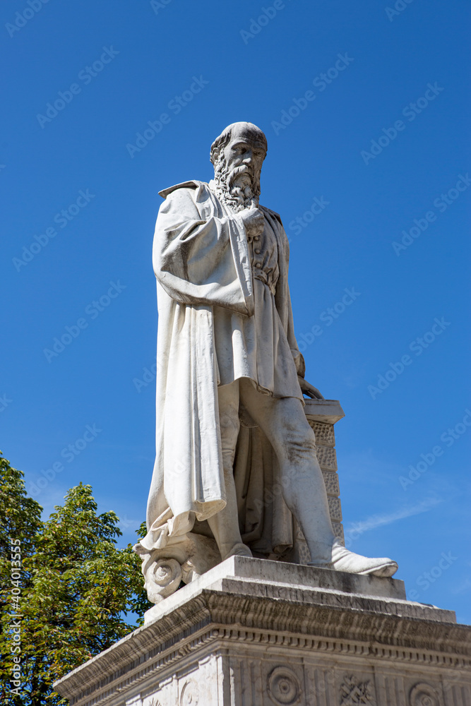 Statue de MicheleSamichele, Verone
