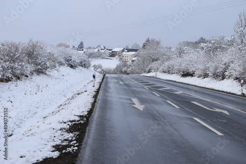 Strape durch die verschneite Eifel bei Barweiler photo