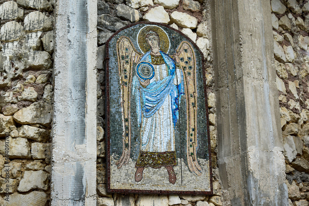 Obraz premium Mosaic of the archangel decorating the wall of the church