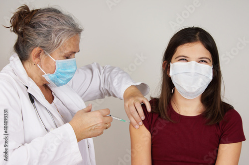 Leinwand Poster Girl vaccinated