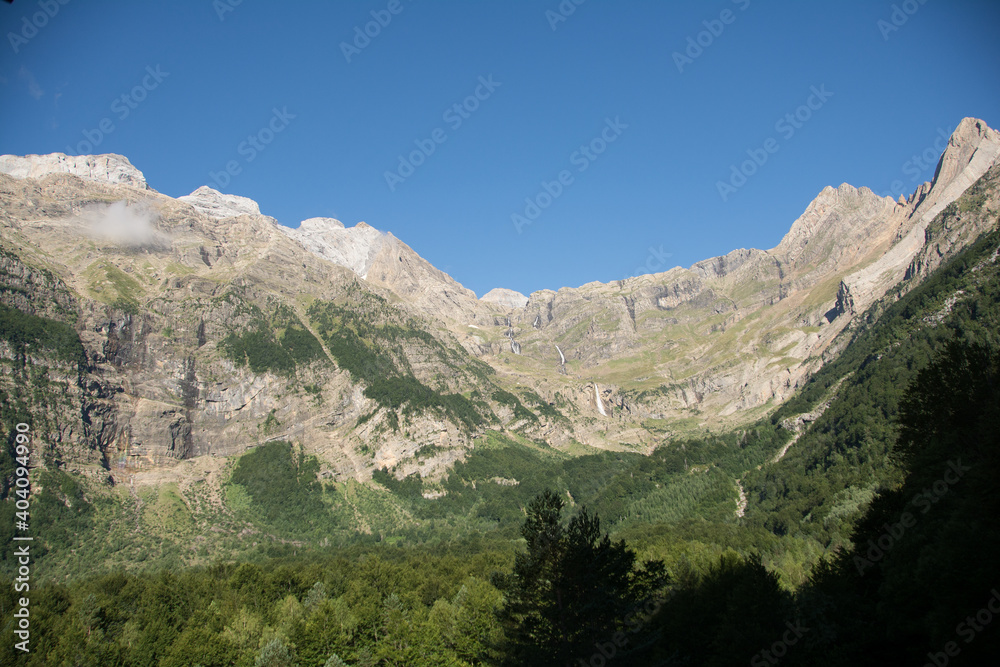 Valle de la Pineta. Pirineo Aragonés. Paisaje de alta montaña
