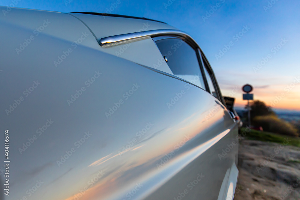 Classic Car im Sonnenuntergang