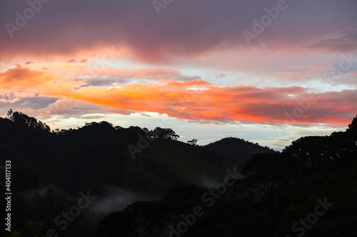Pôr do sol em Minas Gerais © anaguzzo