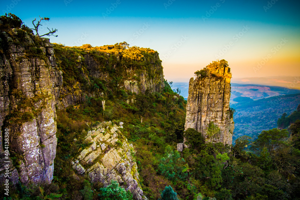 Pinnicale Rocks The Pinnacle Rock, a tower-like freestanding quartzite buttress which ...