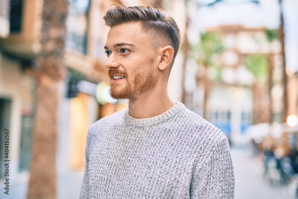 Fototapeta premium Young caucasian man smiling happy standing at the city.