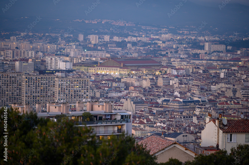 Marseille ,panorama de nuit vers la gare Saint Charles