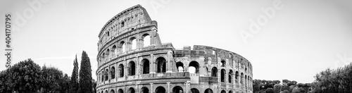 Panorama vom Kolosseum in Rom, Italien - schwarz weiß