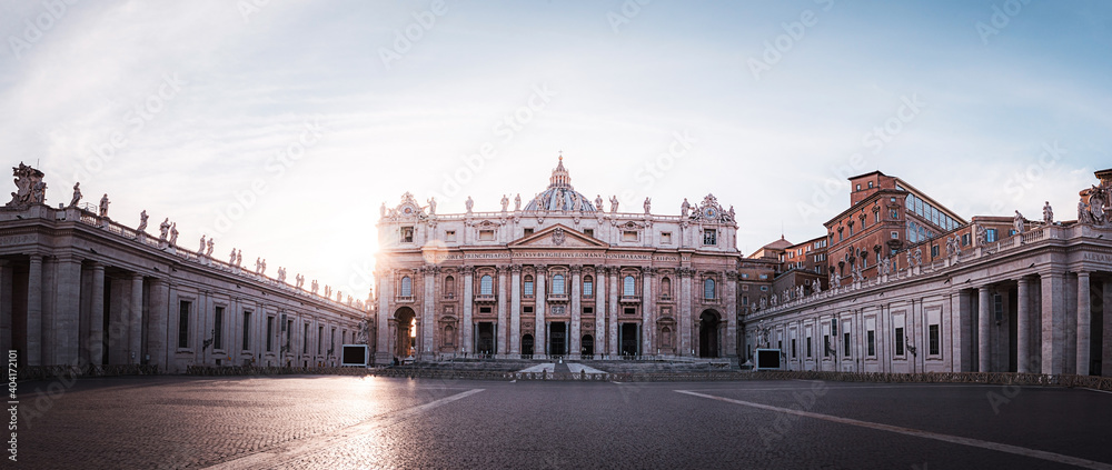 Panorama vom Petersdom - Basilika Sankt Peter vom Petersplatz in Vatikanstadt in Rom, Italien