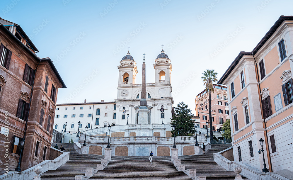 Santissima Trinita dei Monti bei der Spanischen Treppe in Rom, Italien - Panorama