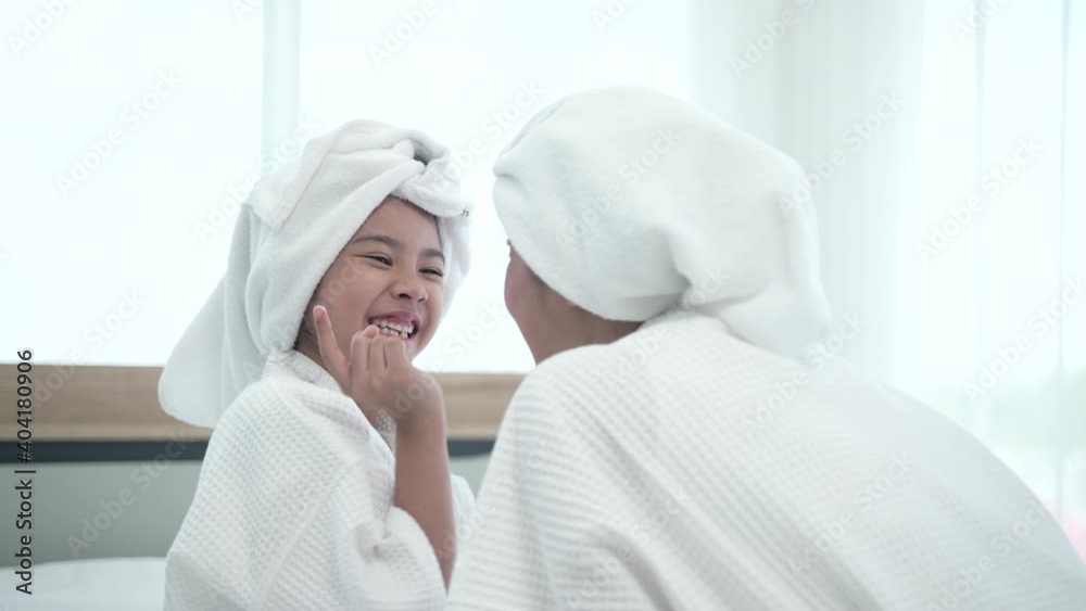 spa relaxation therapy at home, young Asian mother and her daughter enjoying with salon beauty or cosmetic spa, relax at home with family, motherhood concept spa relaxation therapy at home, young Asian mother and her daughter enjoying with salon beauty or cosmetic spa, relax at home with family, motherhood concept