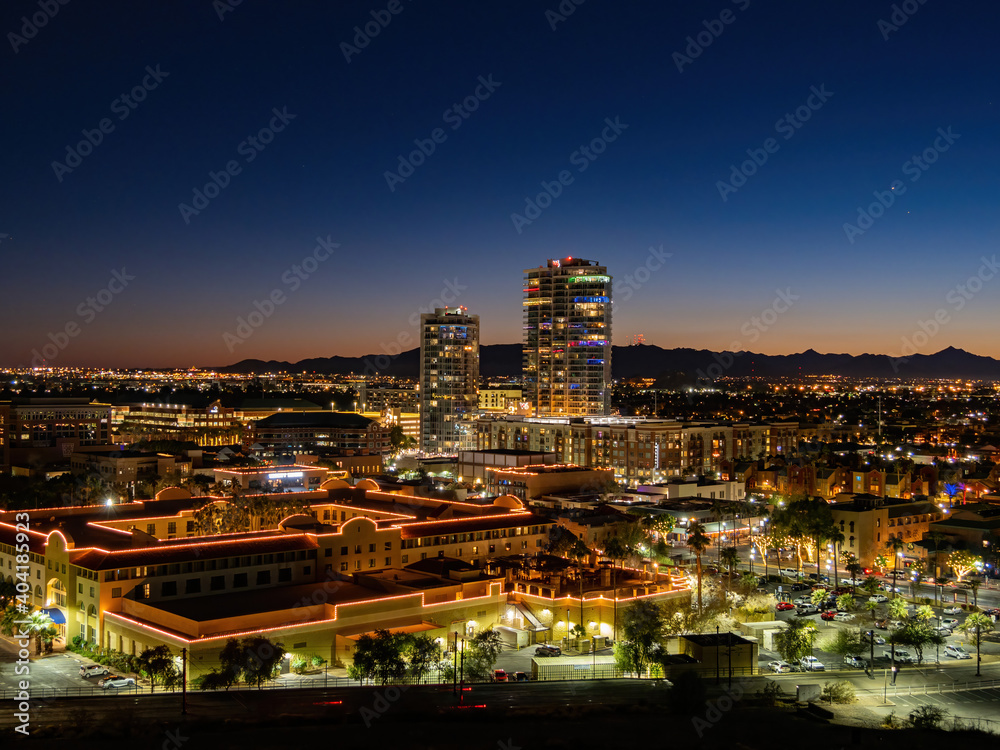 Fototapeta premium High angle view of the Tempe cityscape from A Mountain