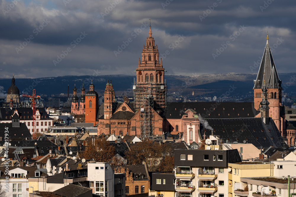 Fototapeta premium Mainzer Dom im Winter
