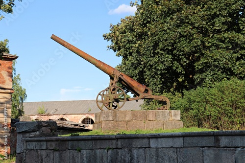 An old artillery gun on a pedestal in the Latvian city of Daugavpils on July 19, 2019