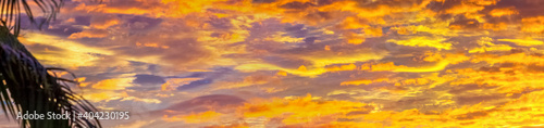 Ciel flamboyant au coucher du soleil  © Unclesam