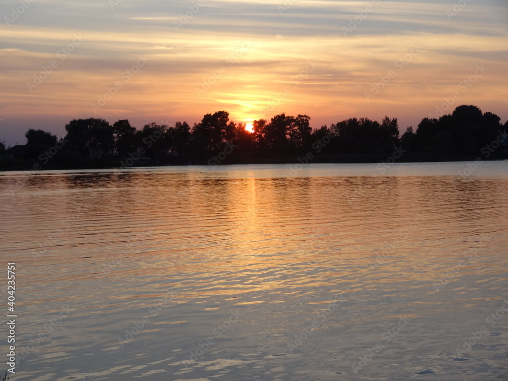 Obraz premium sunset over the river