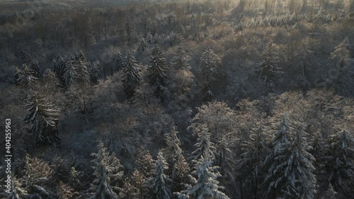 Winterlandschaft im Mittelgebirge Drohnenüberflug