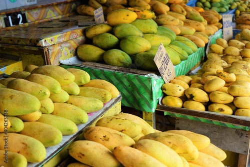 Quadro em tela Fresh mango on the counter of Stall in the market, kota kinabalu, Malaysia