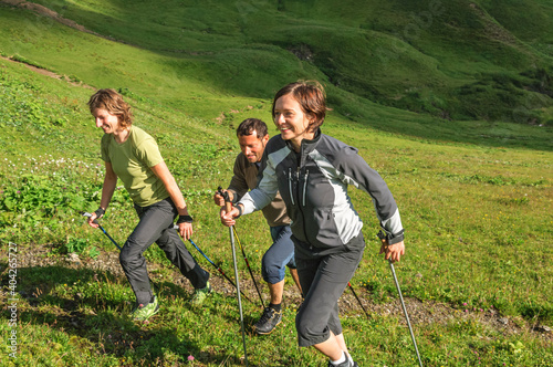 Nordic Walking - gesundheitsfördernder Breitensport für Jedermann photo