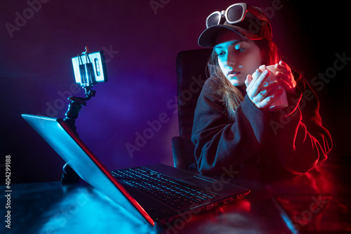 Blogger woman next to a lap...