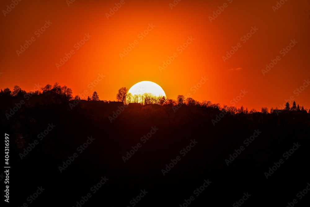 Obraz premium Sonnenuntergang in der Stadt