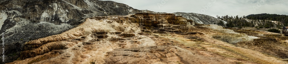 Obraz premium Panorama shot of mammoth hot springs in yellowstone national park in america