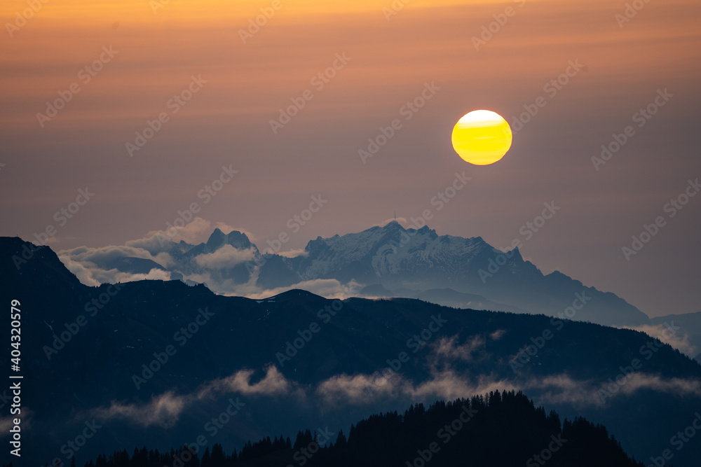 Obraz premium Winterliche Allgäuer Alpen - Berge im Allgäu - Sonnenaufgang und -untergang