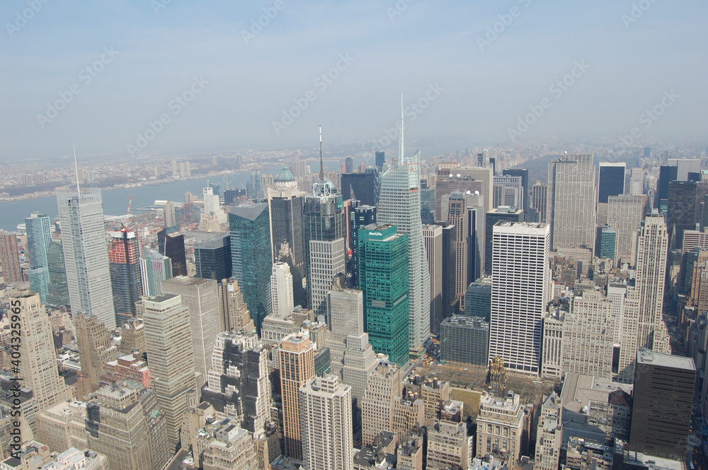 Fototapeta Vista panoramica de los edificios y rascacielos emblemáticos de Manhattan (Nueva York). Estados Unidos de America