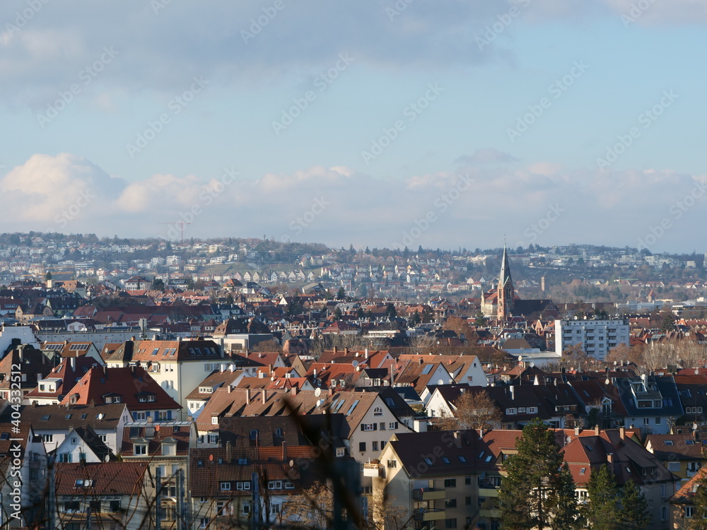Panoramablick über die östlichen Teile von Stuttgart, der Landeshauptstadt von Baden-Württemberg