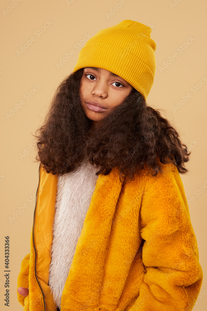 Fotografie Stylish black girl looking at camera