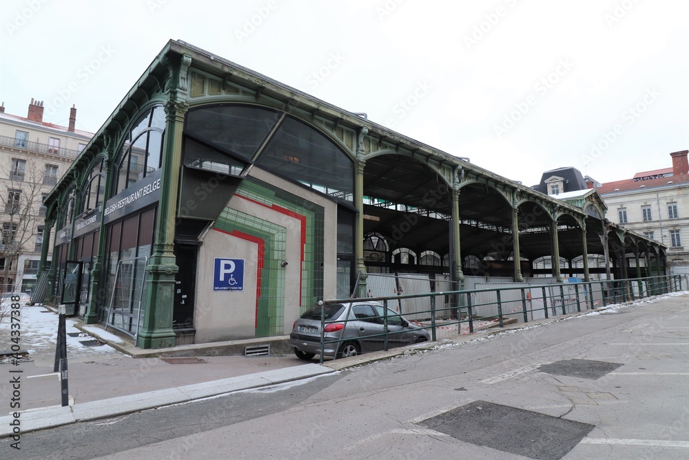 Les halles Mazerat en travaux, halles construites en 1872, ville de Saint Etienne, département de la Loire, France Les halles Mazerat en travaux, halles construites en 1872, ville de Saint Etienne, département de la Loire, France