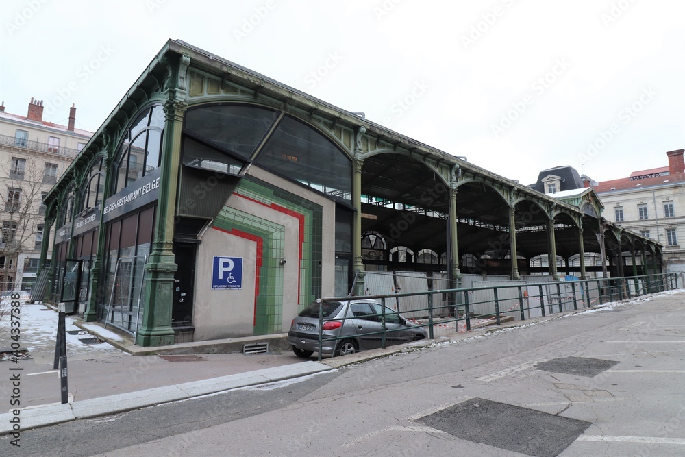 Les halles Mazerat en travaux, halles construites en 1872, ville de Saint Etienne, département de la Loire, France