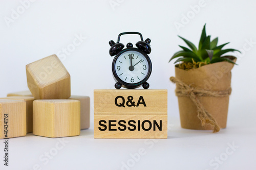 Foto Q and A, questions and answers session symbol