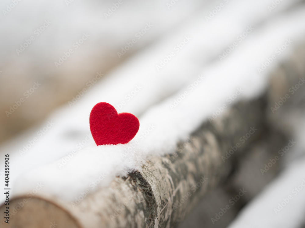 Czerwone serce w śniegu, walentynki, miłość  - obrazy, fototapety, plakaty 