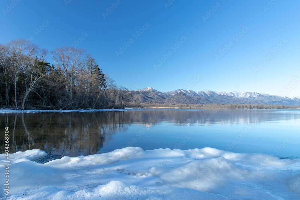 北海道　屈斜路湖の冬の風景