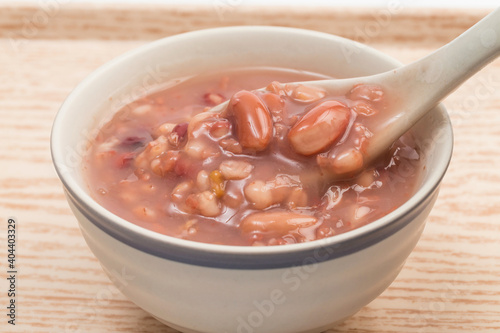 On Laba Festival, people have the tradition of making Laba porridge