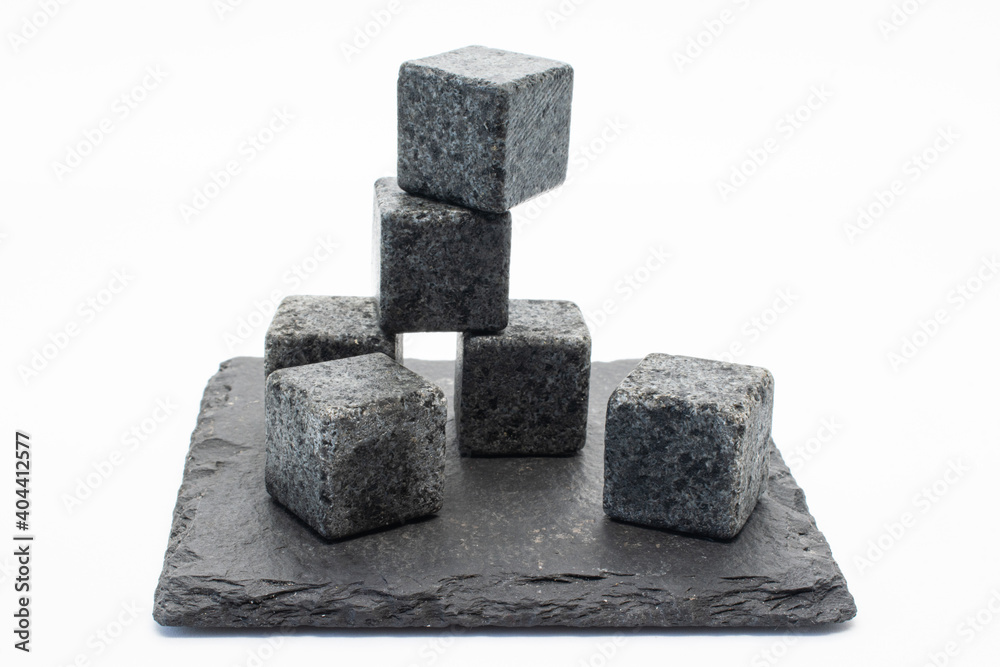 Piedras de whisky sobre pizarra Piedras de whisky sobre pizarra