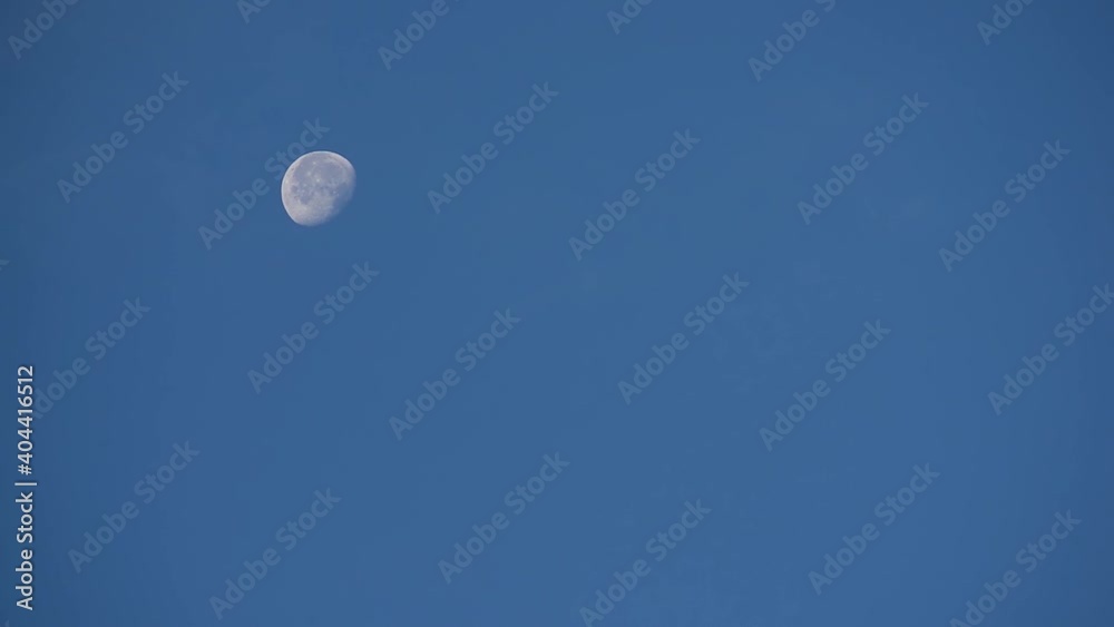 Movement of the moon in the daytime sky Movement of the moon in the daytime sky
