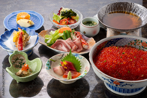 会席 料理 刺身 鮪 調理 懐石 盛り付け 和食 日本 和紙 新鮮 鮮魚 お刺身 