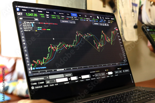 January 11, 2021Thai stock indices are slowly moving upward. After a week ago Adjusted hard for one time.However, analysts say the stock is still bullish.