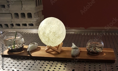 여러 모양의 장식품들