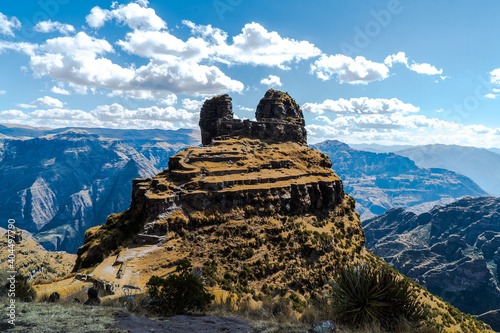 Waqrapukara - fortaleza Inca en Peru photo