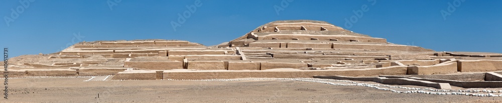 Fototapeta premium Nasca or Nazca pyramid at Chahuachi in Peru