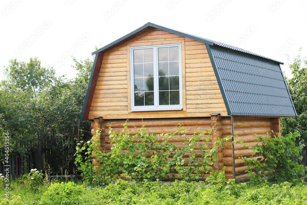 Obraz premium Wooden building in village with window in garden.