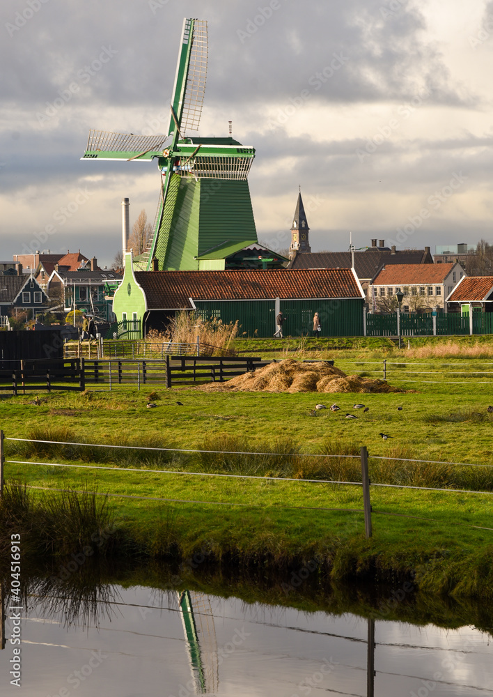 Fototapeta premium Koog aan de Zaan, Netherlands. De Zaanse Schans with typical dutch windmills.