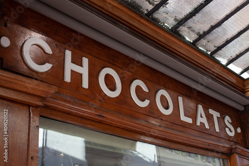 enseigne chocolatier
