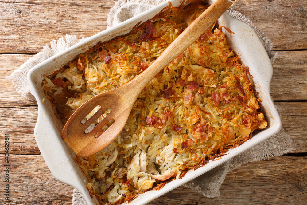 Φωτογραφία Canadian Rappie Pie, an Acadian classic comfort food dish made with grated potatoes and chicken closeup in a baking dish on the table