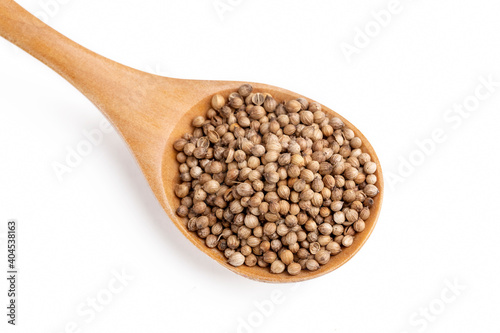 Grain coriander spice on wh...
