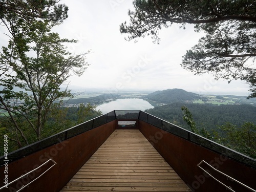 Valokuva Panorama of Klopeiner See Lake from observation deck platform viewpoint Kitzelbe