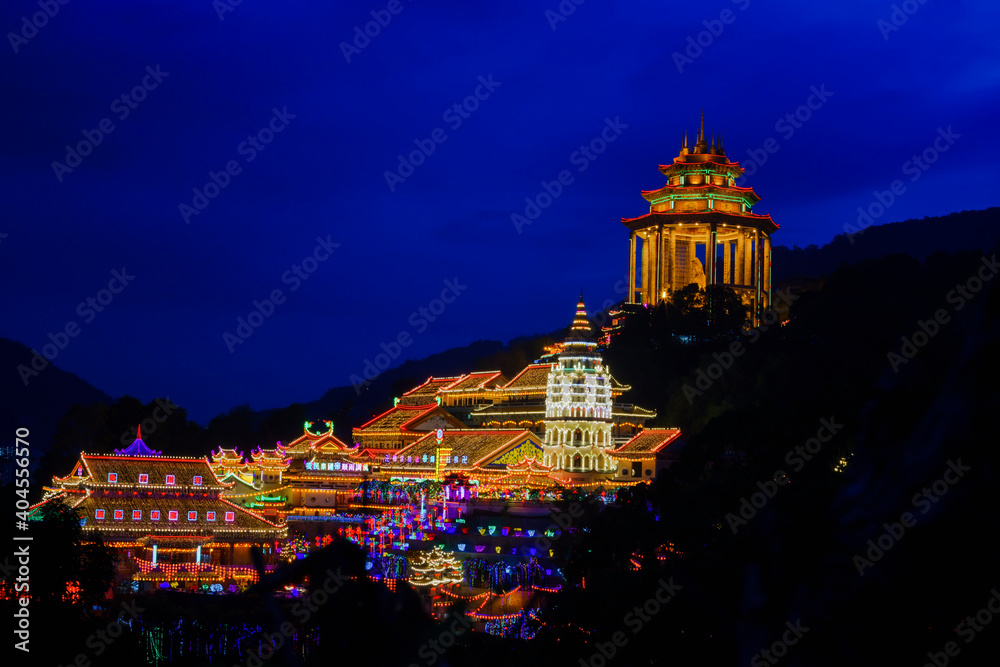 Φωτογραφία Penang , Malaysia - Beautiful Temple of Supreme Bliss , Kek Lok Si Temple lighting at night time