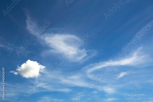 Ciel bleu avec des nuages type Stratus  Stratocumulus  Altocumulus  Altostratus  Cirrus